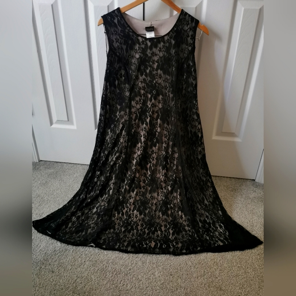 Salon Studio black lace dress size M